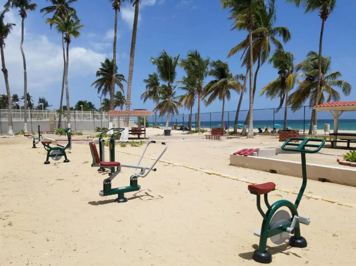 Sunset Paradise Cozy Beachfront Escape - Isla Verde San Juan Extérieur photo