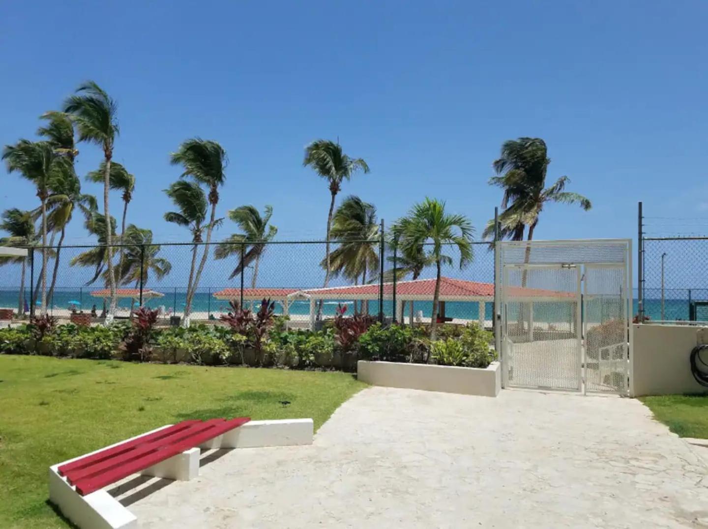 Sunset Paradise Cozy Beachfront Escape - Isla Verde San Juan Extérieur photo