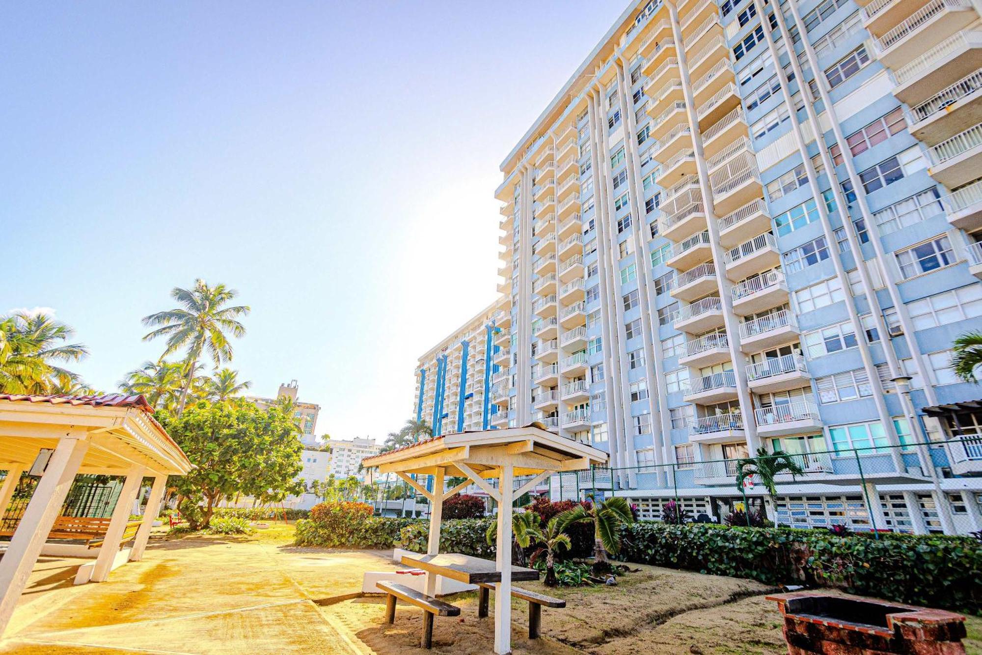 Sunset Paradise Cozy Beachfront Escape - Isla Verde San Juan Extérieur photo